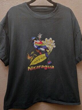 Vintage Nicaragua Bird Graphic Tee Tropical Wildlife Nature Souvenir Shirt